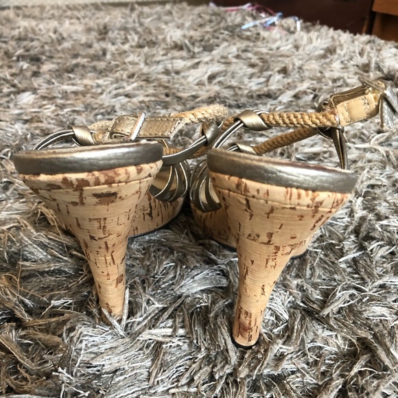 Michaels Kors cork gold metallic sandal heels - Picture 2 of 5